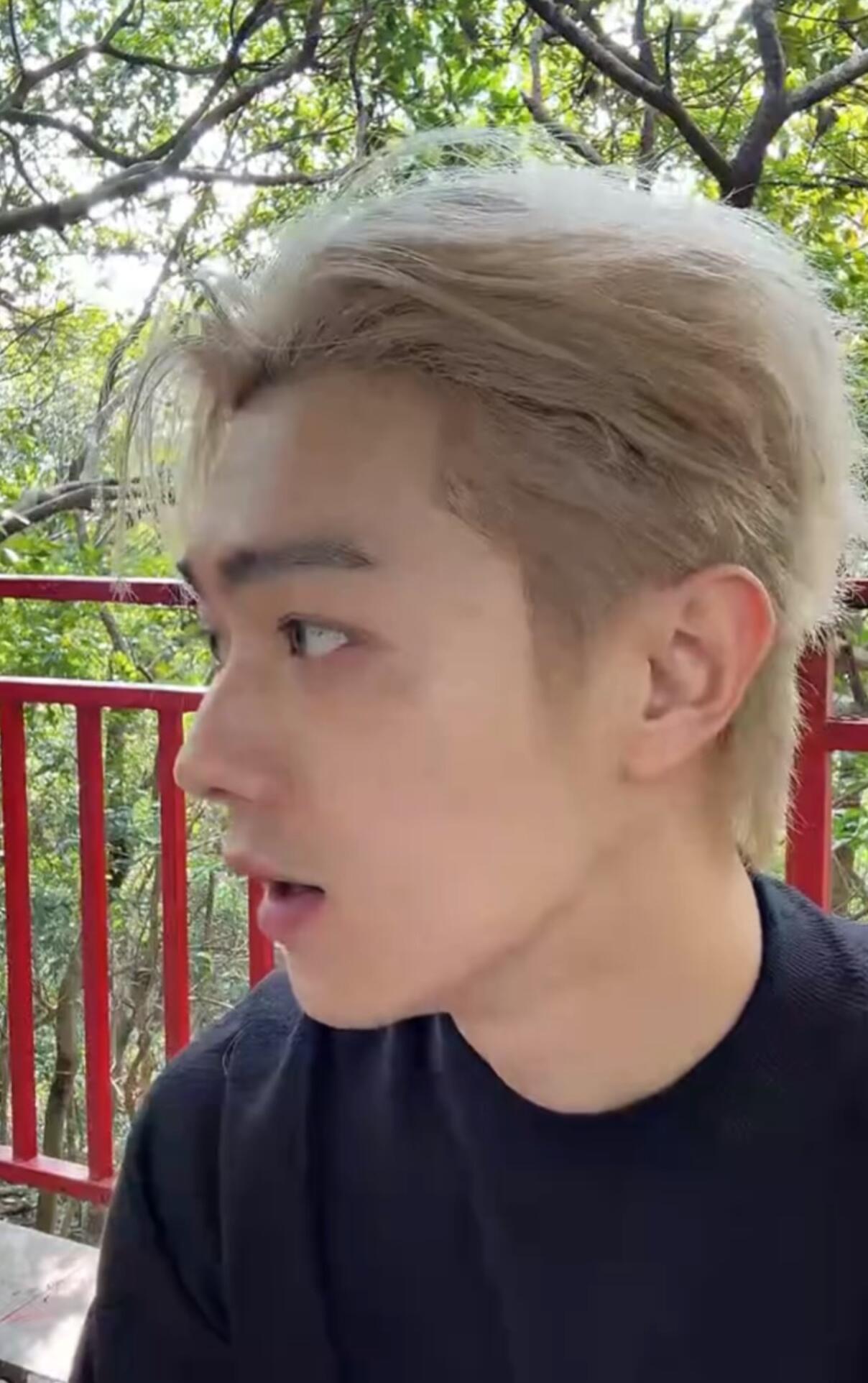 许凯素颜直播帅成啥了 