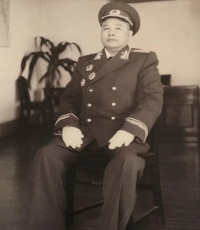 1951年周恩来看望徐海东，徐海东因未完成任务深感愧疚，直言对不起您的托付吗？