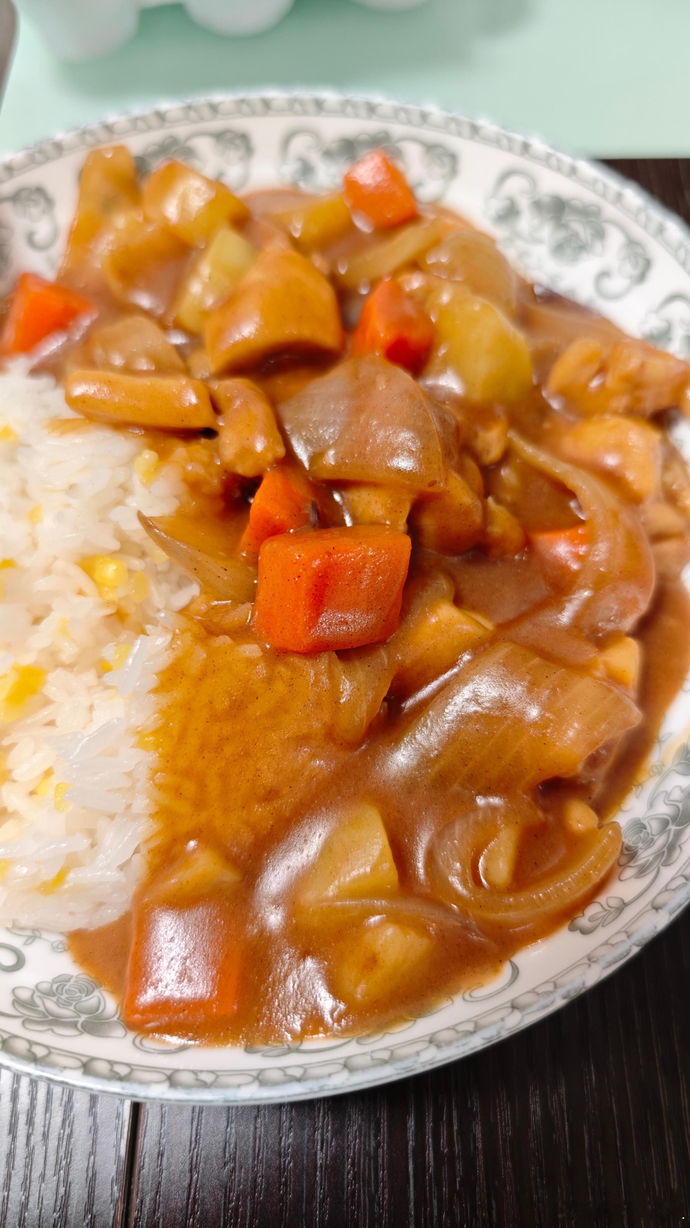 简简单单 吃个晚餐咖喱🍛+辣椒粉+生食鸡蛋 