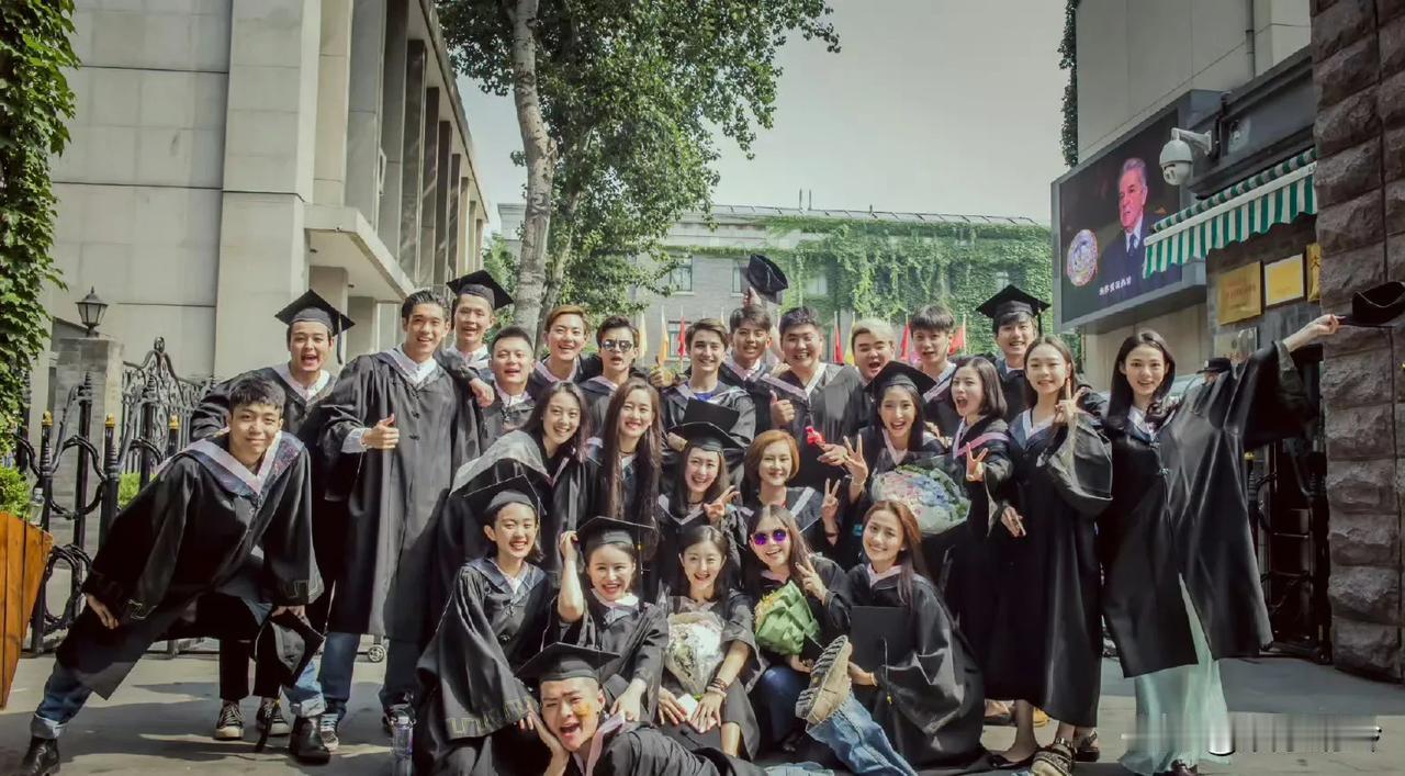 自己孩子怎么考上中戏的，作为母亲不可能说错，那么闫学晶儿子上的中戏新疆班大概率不