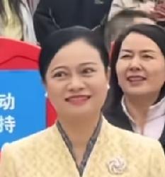 张雪回乡挑战，老家3级领导都到场了！
1、韦书记，怀化女书记，现场还试骑改装要挑