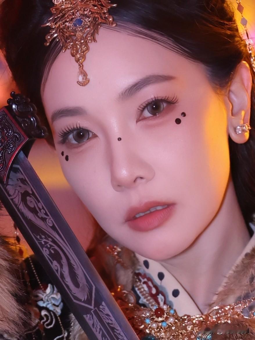 月亮姐姐Noon在中国雪乡。。
Noon还在文案中调侃说：看完电视剧后 😏
?