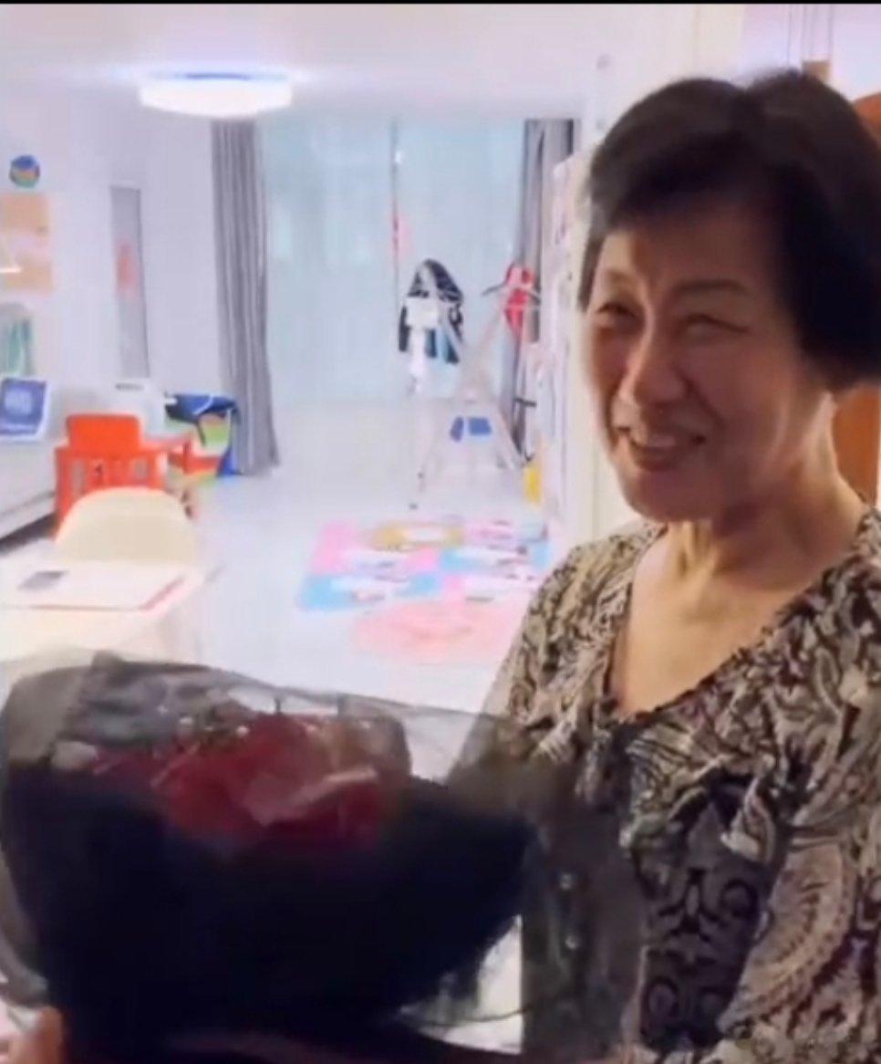 【520不仅仅是年轻人的节日，父母也需要关爱！#520北京一社区送老年人1000