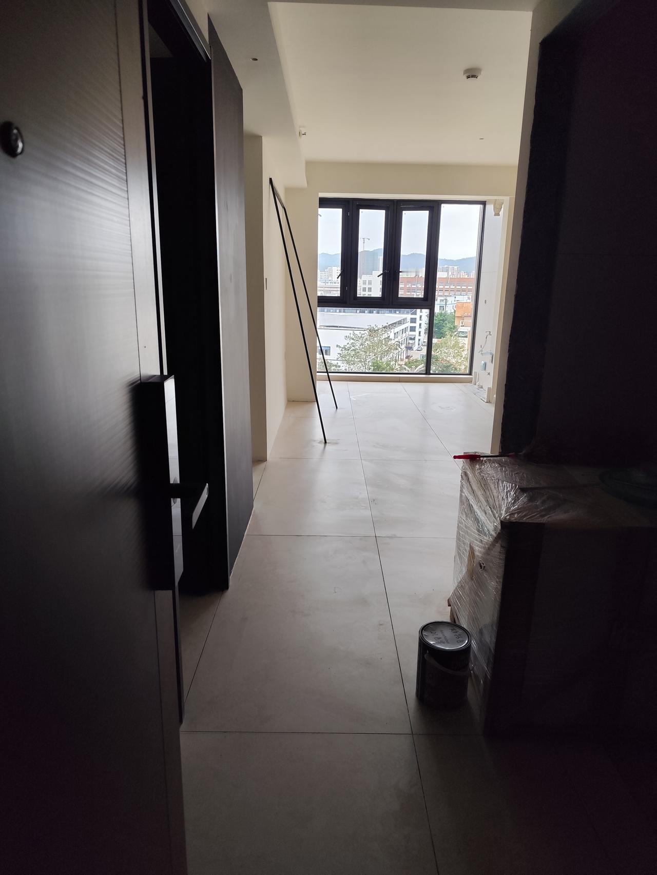 今天打扫了两家，收入800元，然后就买了店铺的三个菜价，现在还剩余七七八八的东西