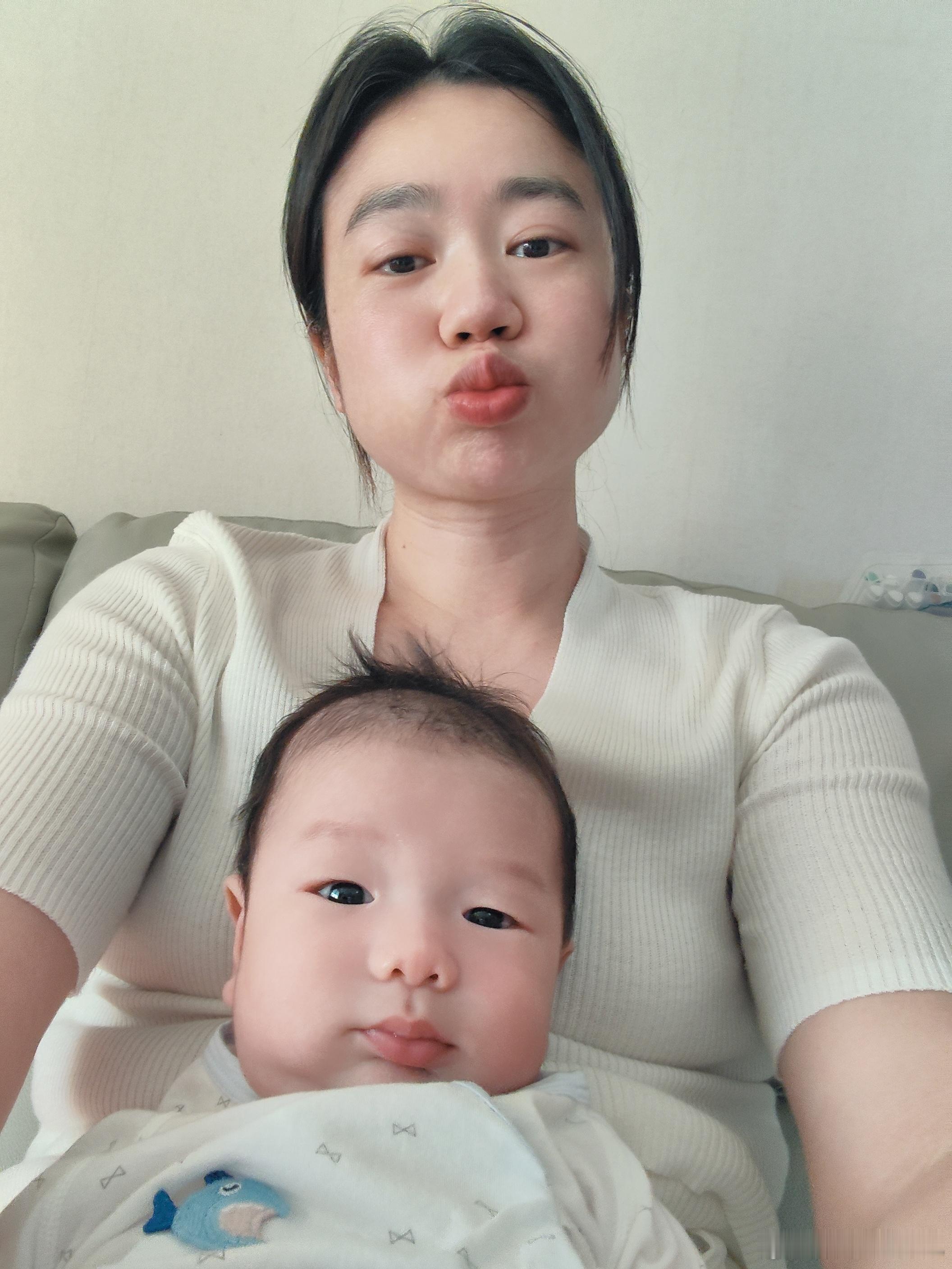 躲他后面显脸小。 漯河·昌建·东外滩