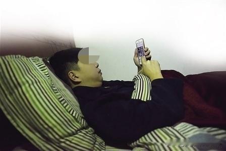 智能手机、短视频、享乐主义的盛行，进一步弱化了当代青年的共情能力与责任意识。他们