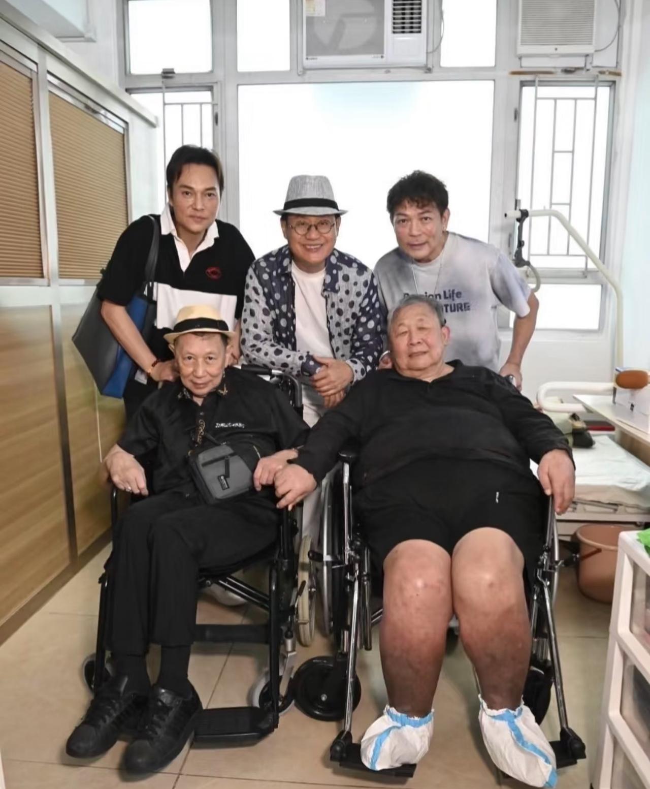 几位TVB老演员留下了这张珍贵合影，你能认出其中几位？

真的是岁月不饶人，很多