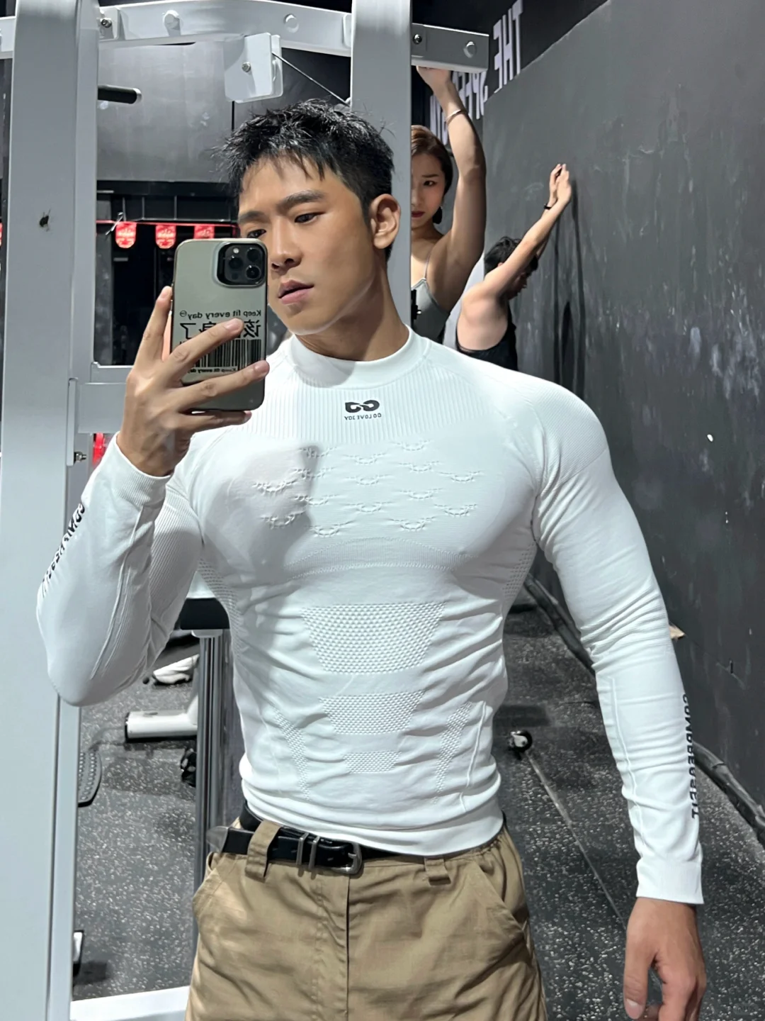 看图猜几个人在干什么