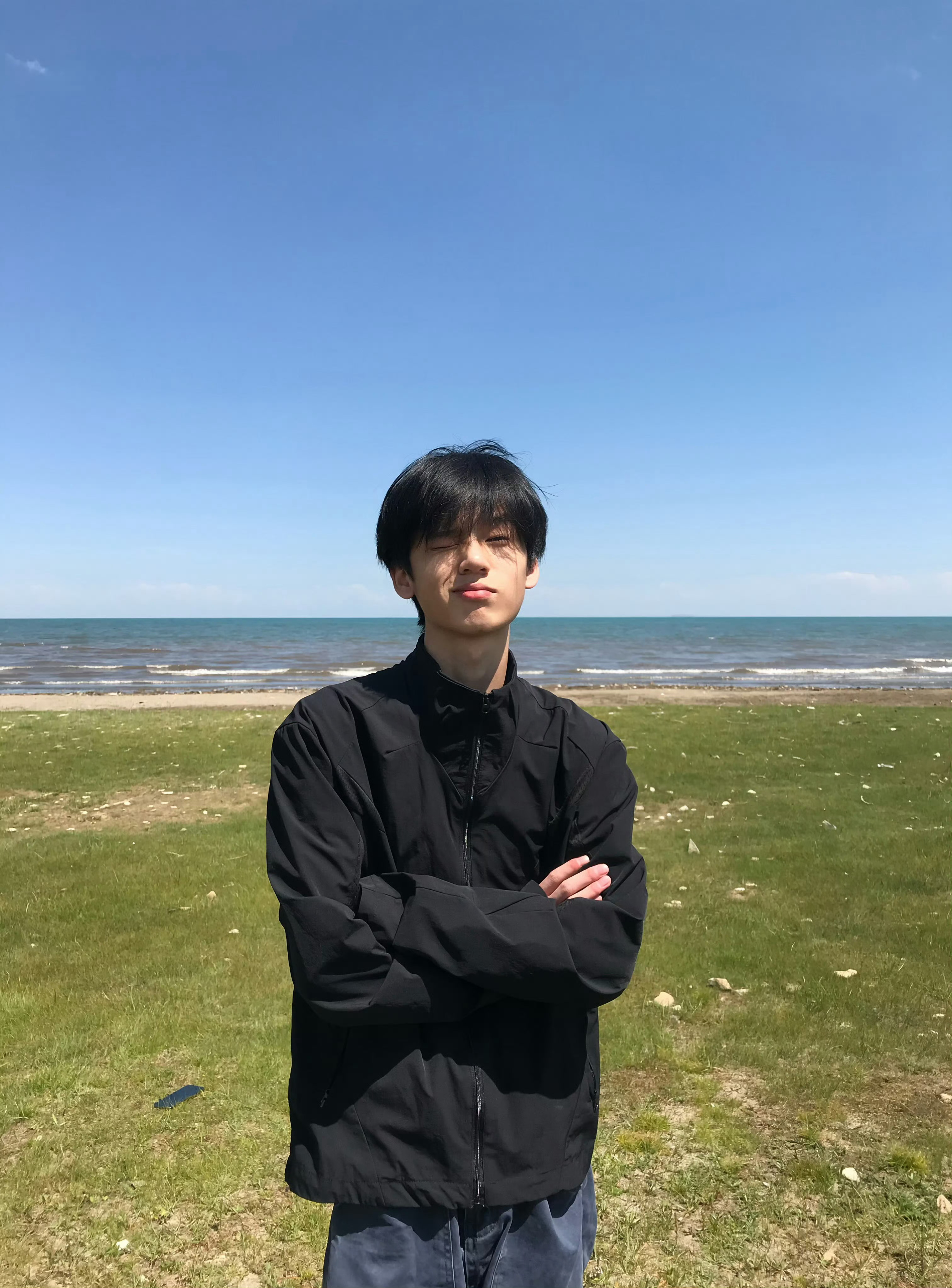 思慕社字母    耳机里的音乐开得再大声，也盖不住心里的荒凉。后来才明白，比起一
