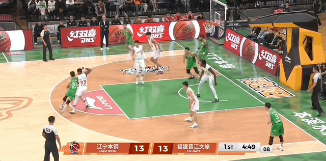 哈维首节这手感相当火热，单节命中4记三分，个人独得14分。辽宁男篮vs福建男篮