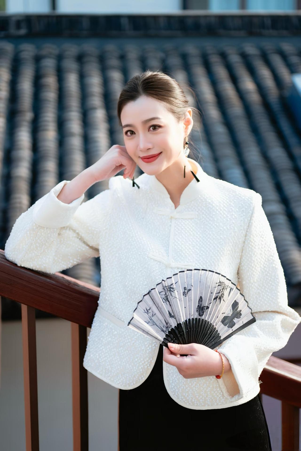 女人，是美貌重要，还是气质重要美貌是先天的优势，可遇不可求；气质是后天的修养，来