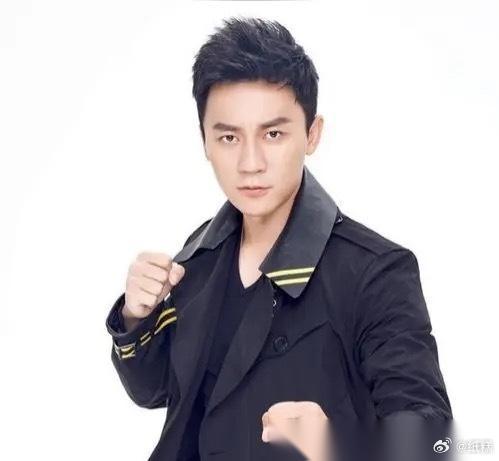 1. 李晨已经不太在意自身咖位包袱，只要报酬可观的工作都会接下。网红直播带货邀约