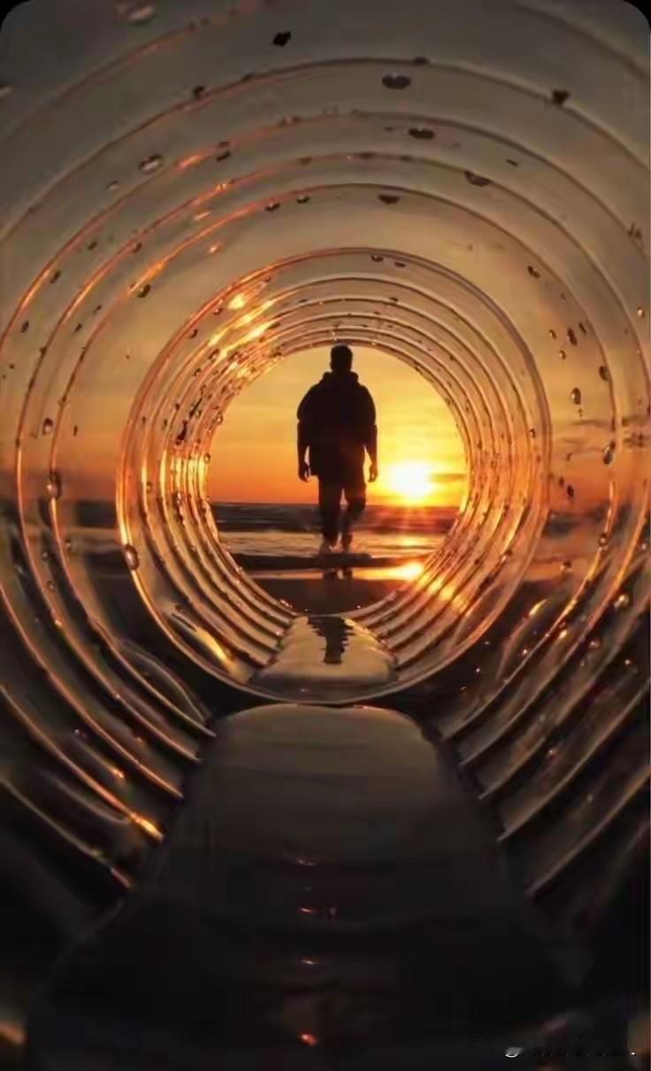 这个世界上还有不爱美女的男人，你相信吗？
这是一个多元世界，要是这么简单，世界上