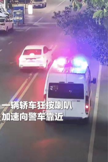 浙江警车被轿车截停，背后原因让人揪心又暖心

浙江一警车正在巡逻，突然一轿车加速