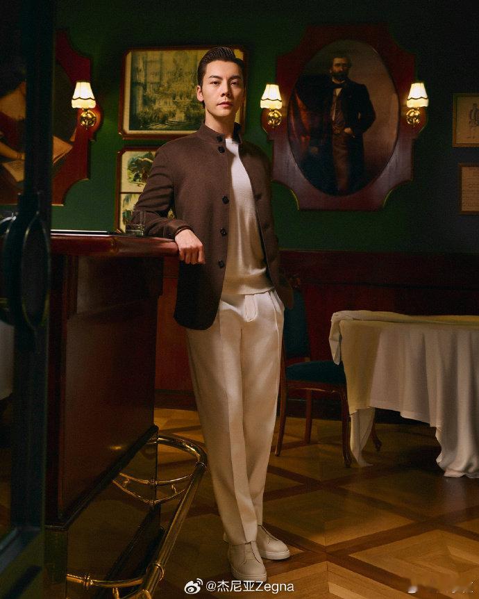 陈伟霆的老钱风更是alpha级别 真正的老钱风，是刻在骨子里的世家姿态。陈伟霆连