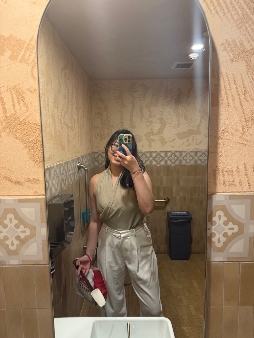 打网球了！ 现在的打的嘎嘎好小姐姐以为我是拍照的那一种，结果过了两轮，她说： 你