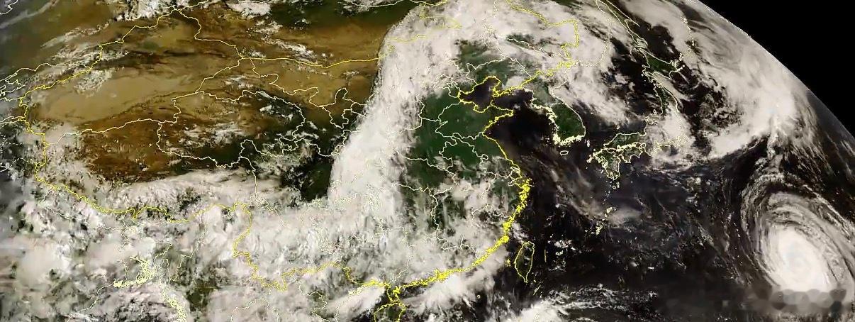 台风白海豚已露全脸 卫星云图上那只圆眼加对称螺旋云带的“全脸”今天彻底睁开了，2