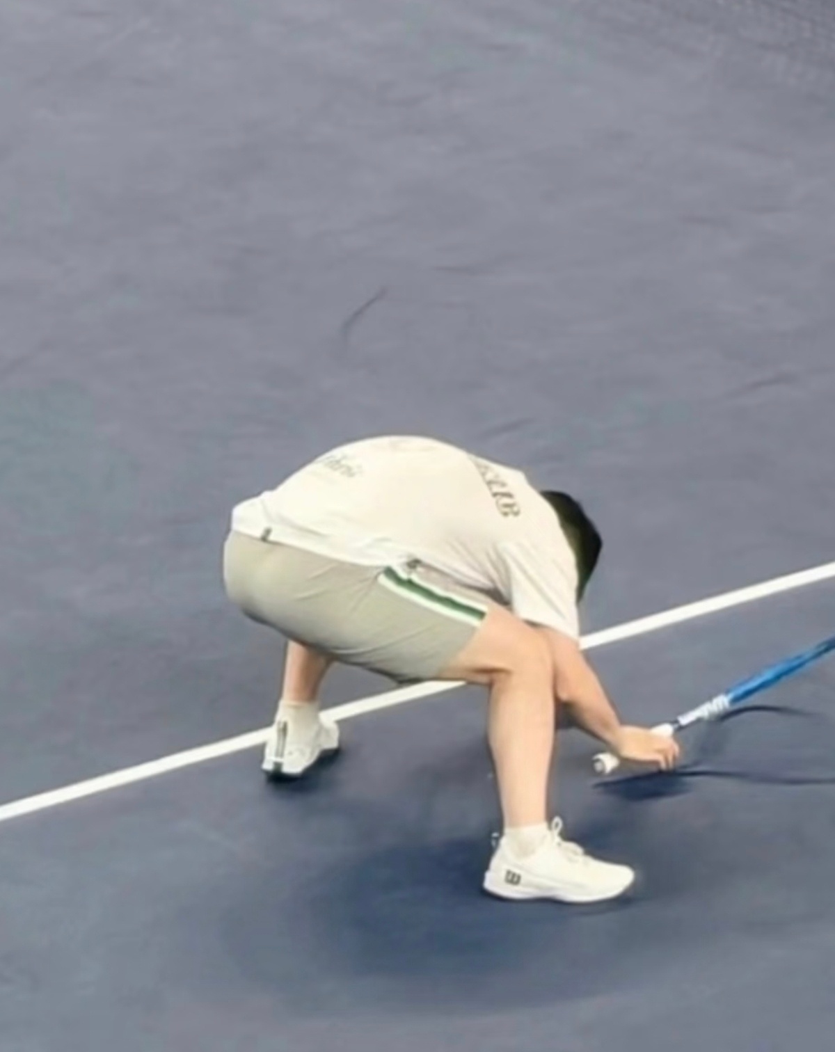 这小可爱真的戳中我的心巴了，这一刻我只想“啪一下”就跑路。 