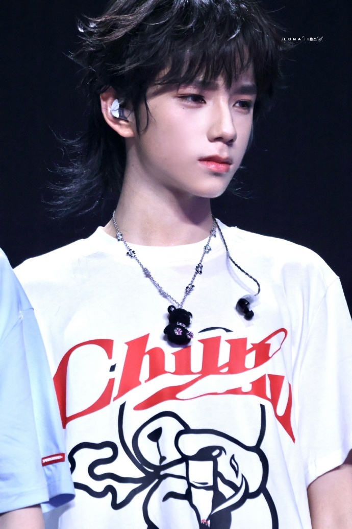 王橹杰真人长这样我天这建模，轻轻松松就被魅到，真人超越ai啊王橹杰 