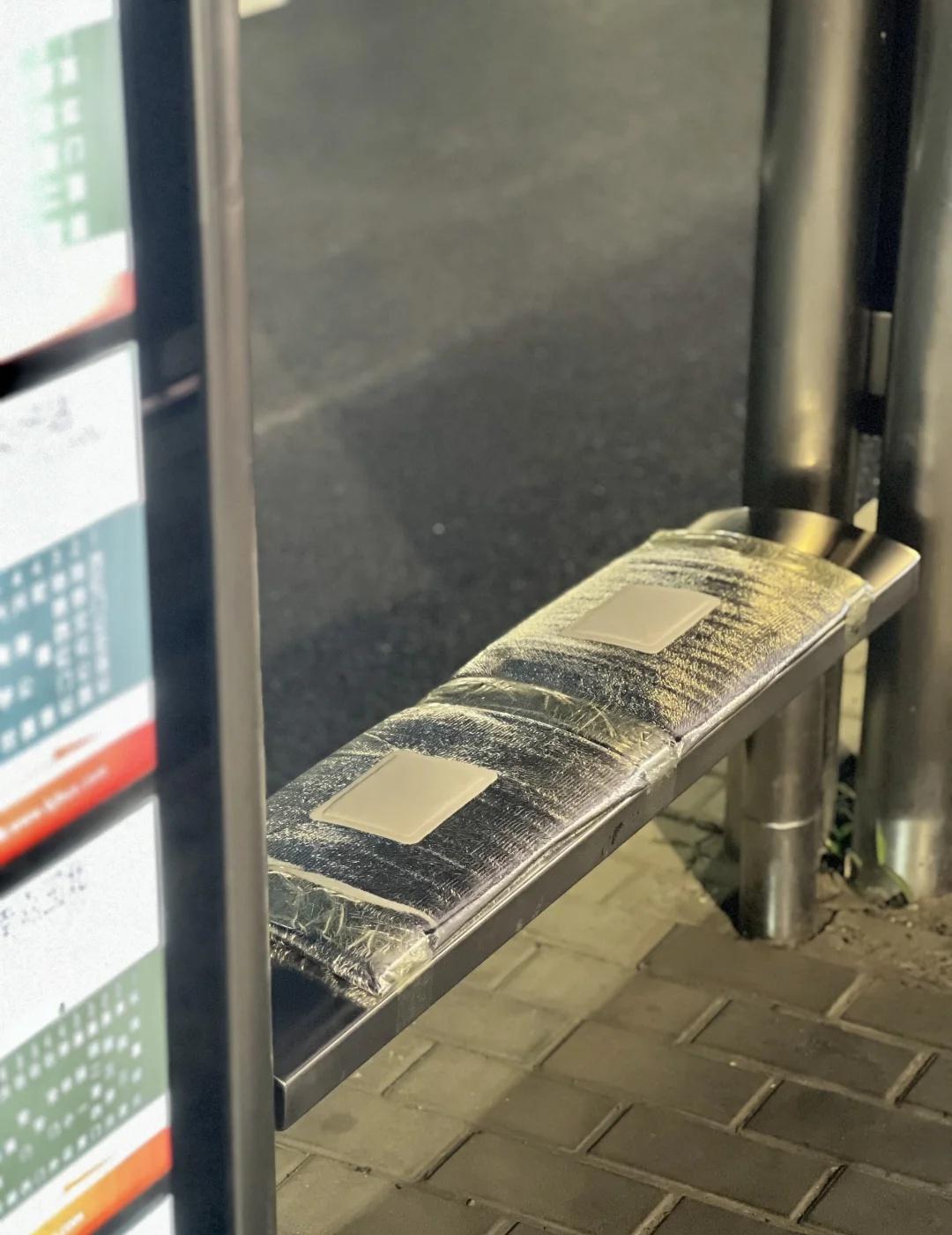 偶然发现北京公交站太贴心了吧
在街头捕捉巧合 城市包容度 新奇的城市角落 有趣的