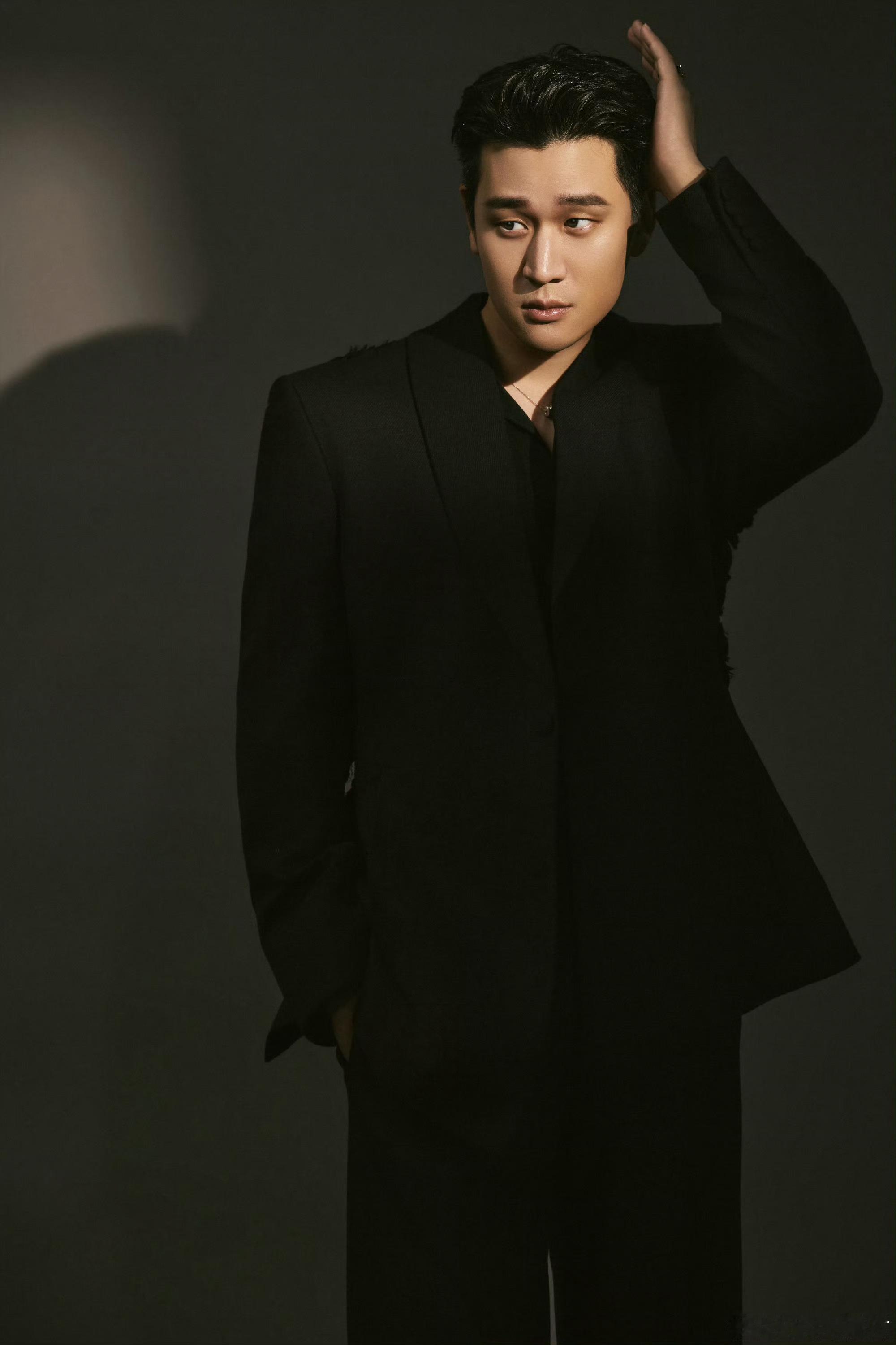 周兴哲老年人作息周兴哲回应直播犯困：困到走神，完全没发现摄像机一直在拍。哈哈哈完