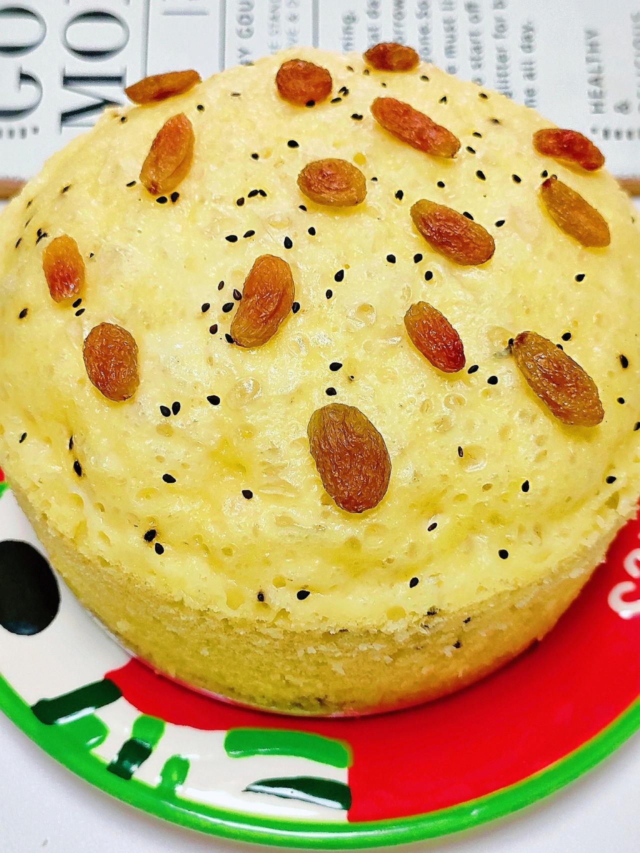 不用揉面就能做发糕，比面包还好吃
松软香甜的鸡蛋大发糕，搅一搅，蒸一蒸就能完成，