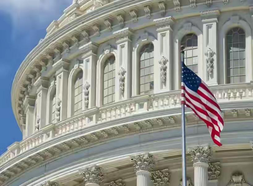 赢了比分，却丢了底牌。
当美国参议院以59:40否决对以军售限制案的消息传到中东