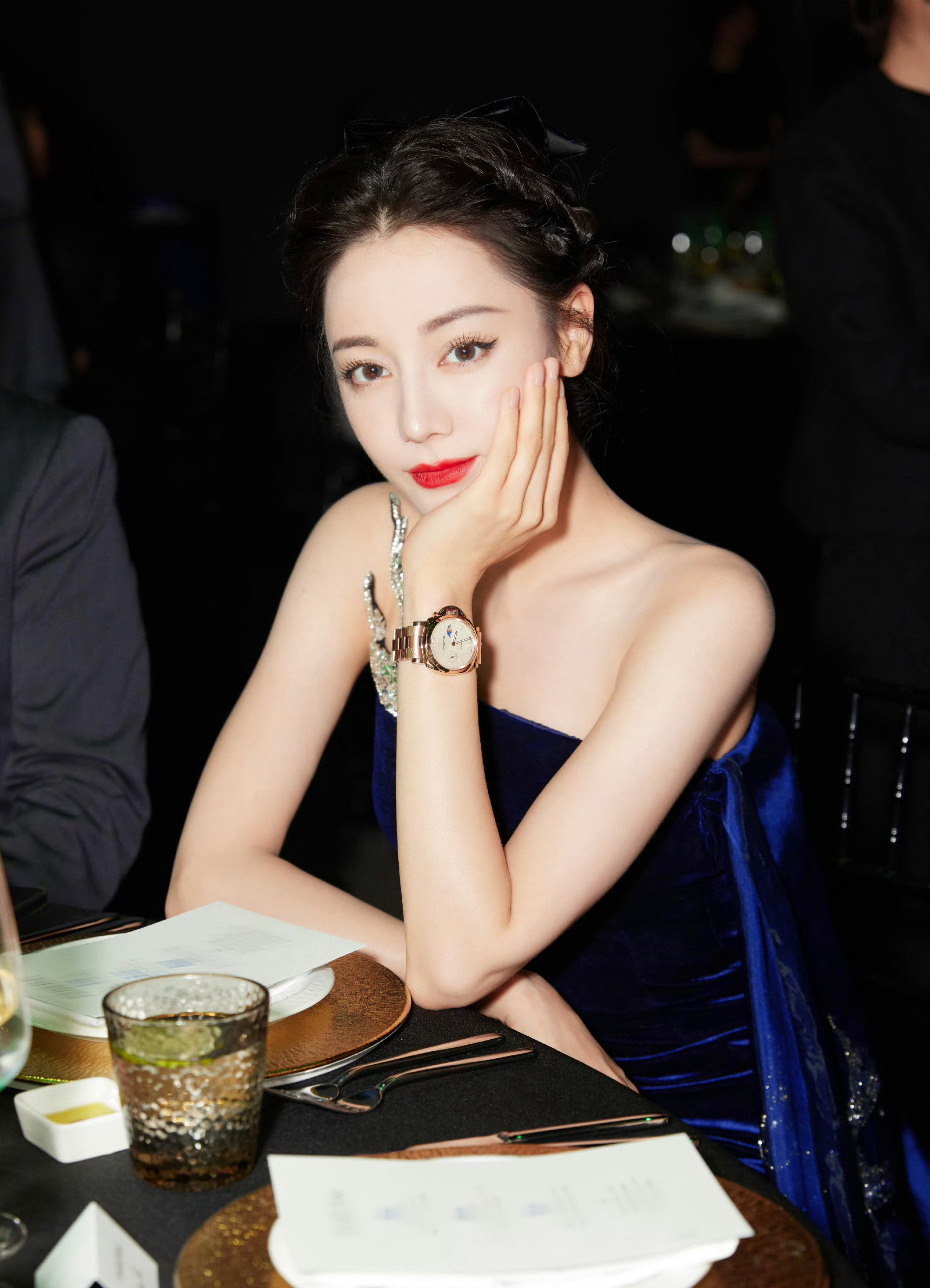 #迪丽热巴[超话]#今天是我关注超话的第520天，希望能继续伴你一路前行～ [送