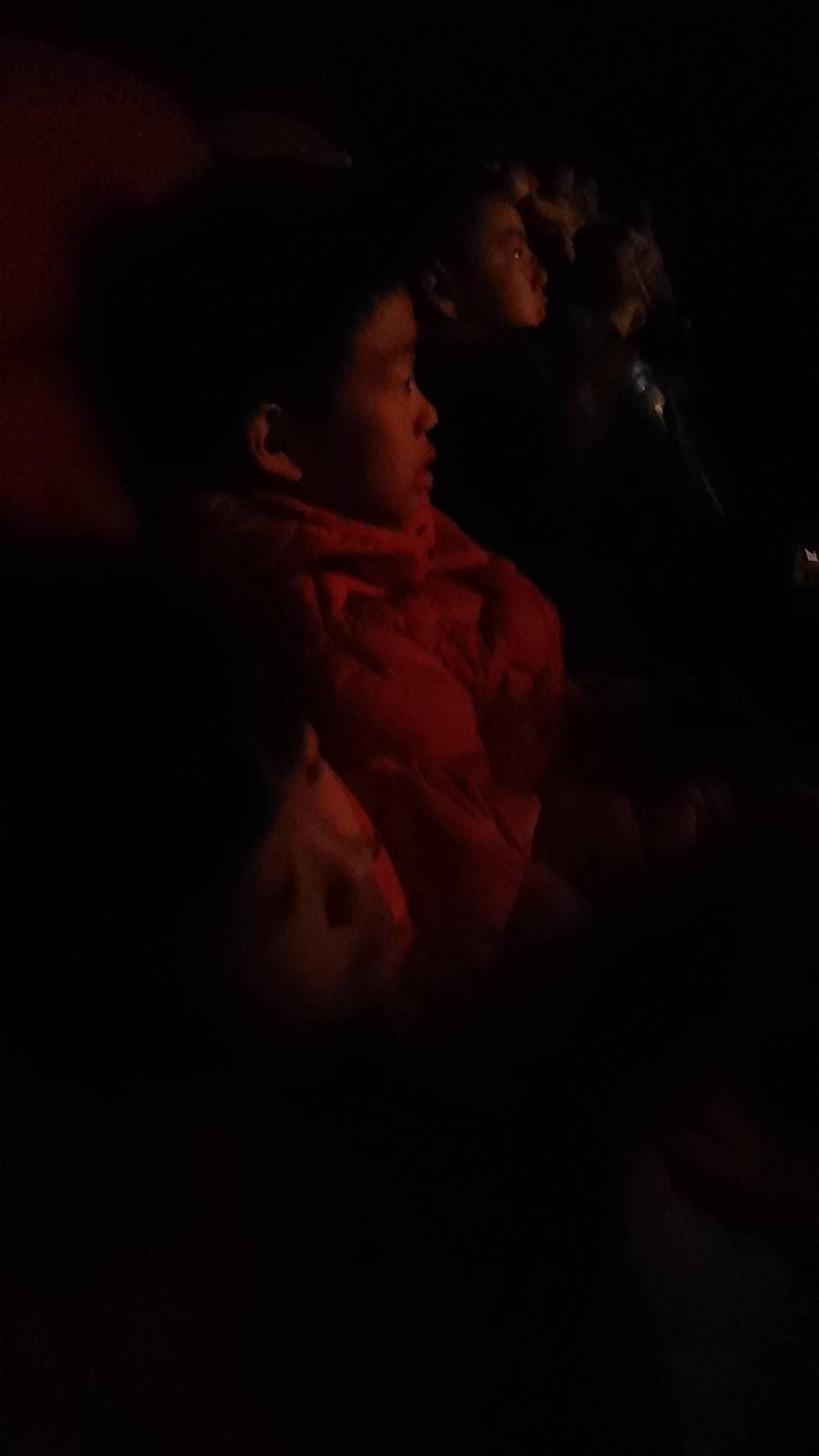 想象中的坏人，哪怕是现在，他们也不会要求我们肩膀扛下所有责任，因为我没有肩膀。我