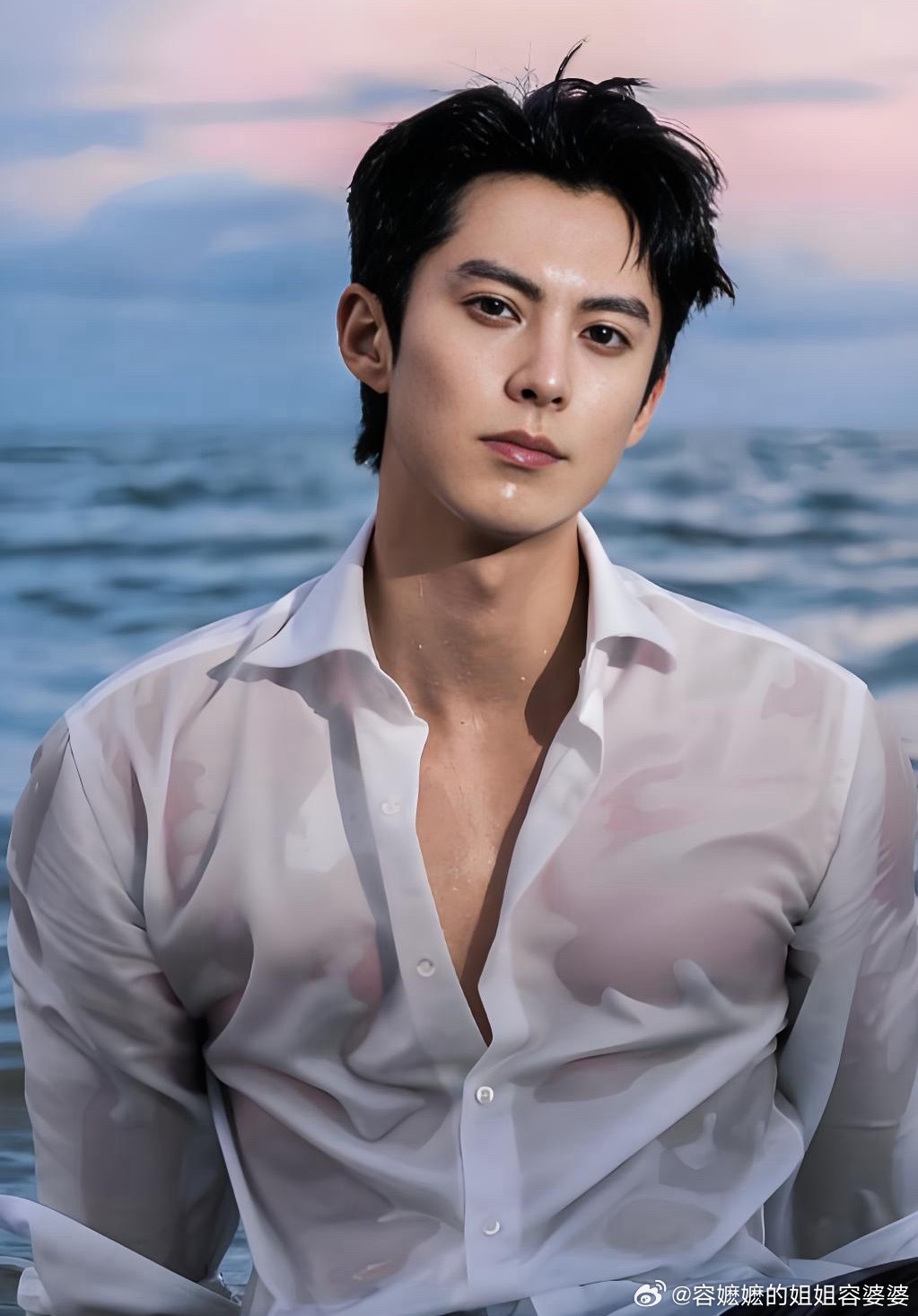 王鹤棣打掉拍摄者手机拍手称快，私人行程怼着脸拍，换了谁都会生气。如果是我不仅仅是