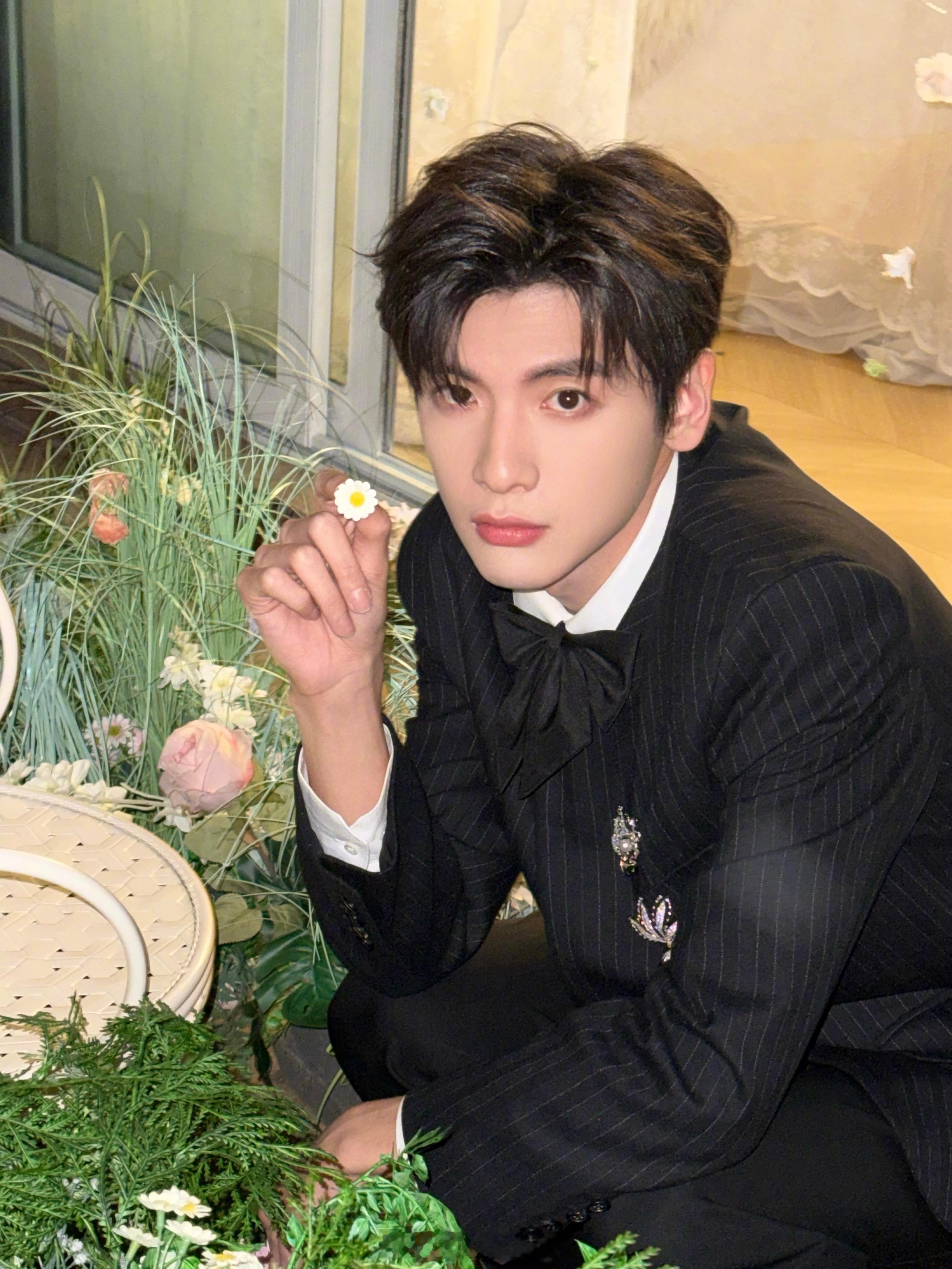 给花粉的选男主建议 翟潇闻完美契合年下忠犬与初恋白月光两种人设，干净清爽的少年气