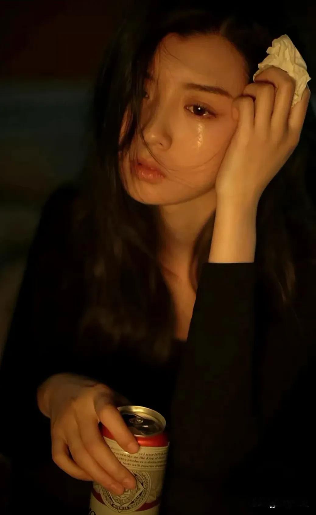 不给别人添麻烦，这是做人起码的素养：

1、儿女不给父母添麻烦，学会独立自主；