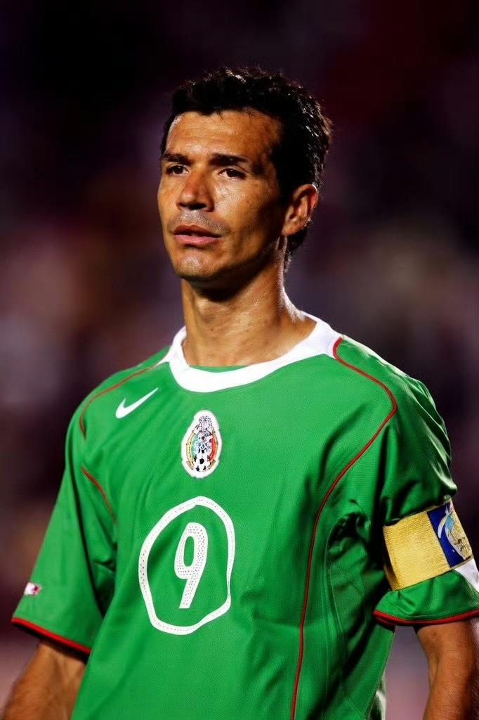 当年的墨西哥前锋博尔格蒂

2002年世界杯上，墨西哥国家队的锋线进行了更新换代