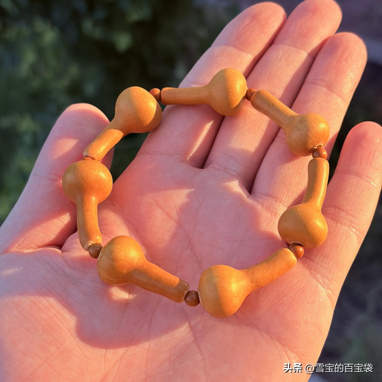 这个月，有两个特殊的日子。

一个是满心温柔的七夕，一个是寄满思念的七月十五。