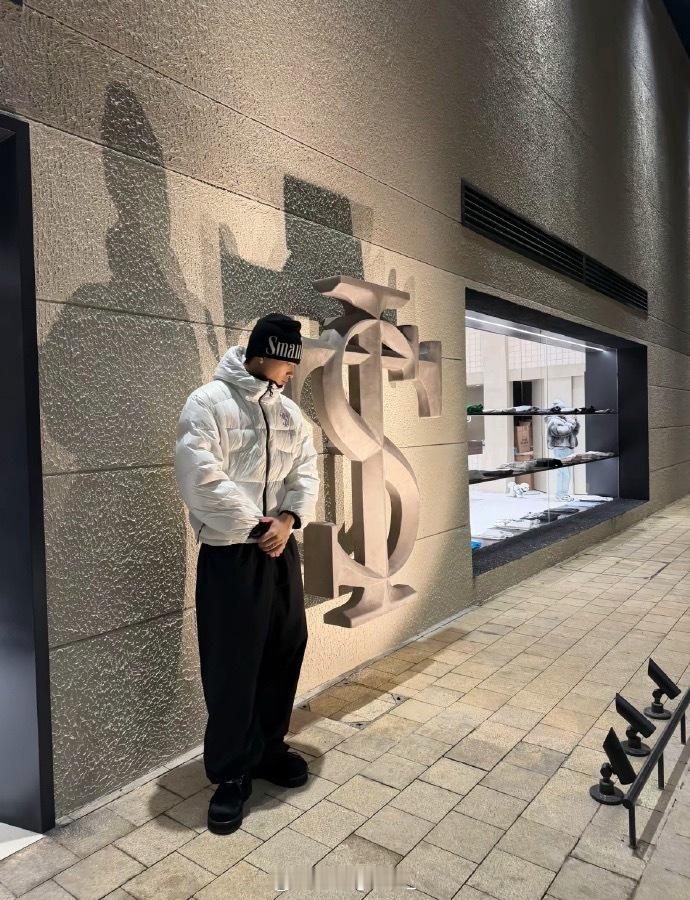 Asen深夜现身自己的品牌STK线下店！Asen