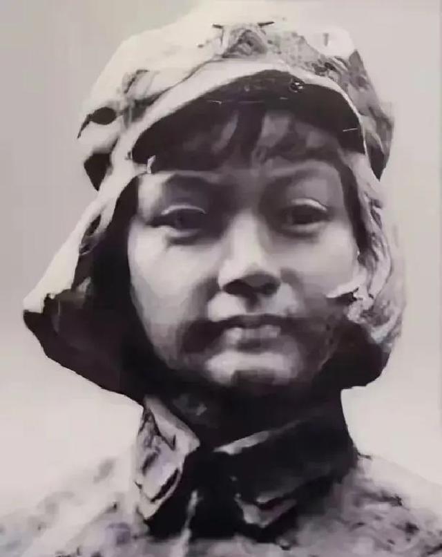 1929年，朱德正和妻子睡觉，突然十几个敌兵破门而入，大喊：“谁是朱德！”危急时