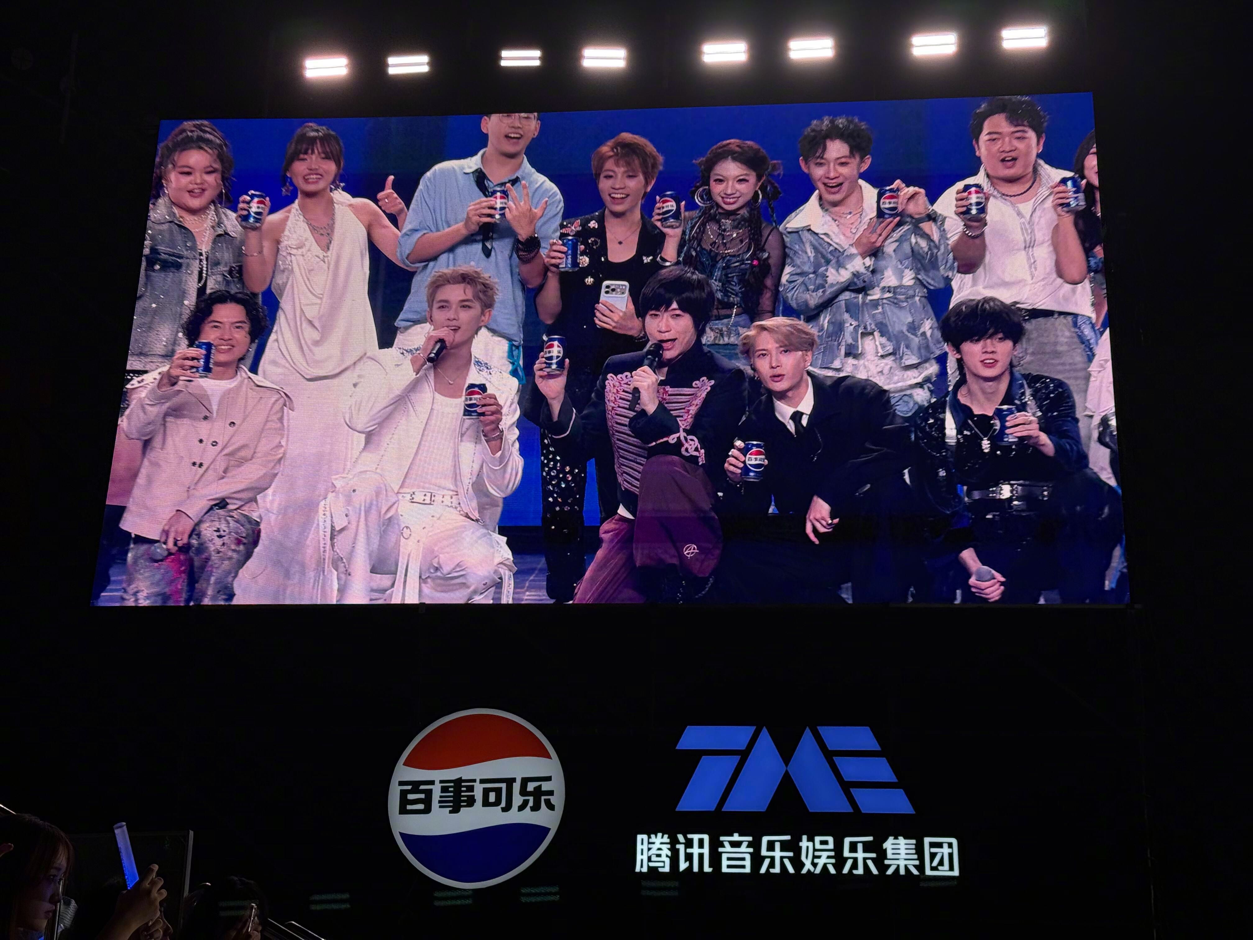 百事盛典回放里的隐藏彩蛋 百事音乐盛典完整版回放上线，我第一遍看的时候光顾着跟唱