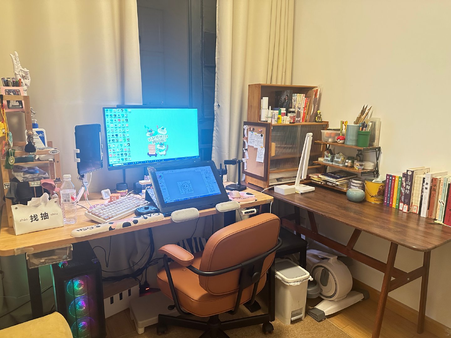 改了改书房布局，多了块空间可以操作了，于是吸引了一只猪，不过工作室秩序越稳定，工