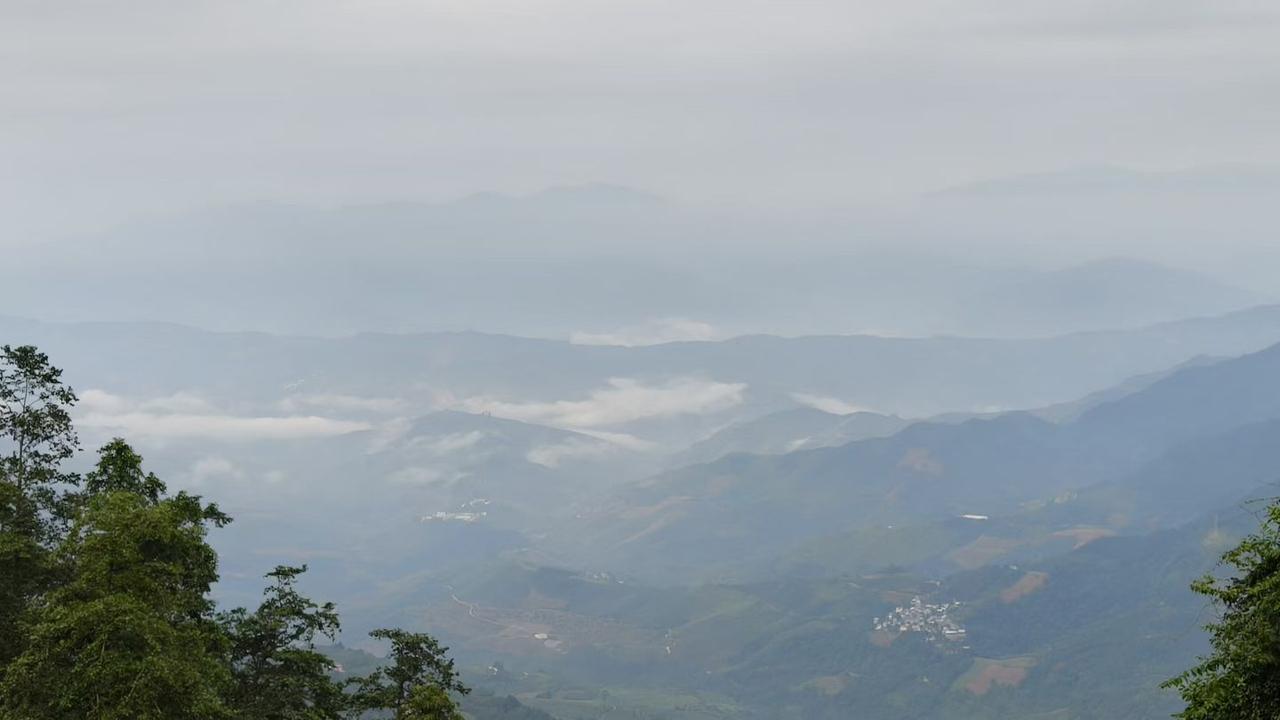 G219边境行｜奔赴老山主峰，向英雄致敬🇨🇳
9月20日清晨六点，从白河启程