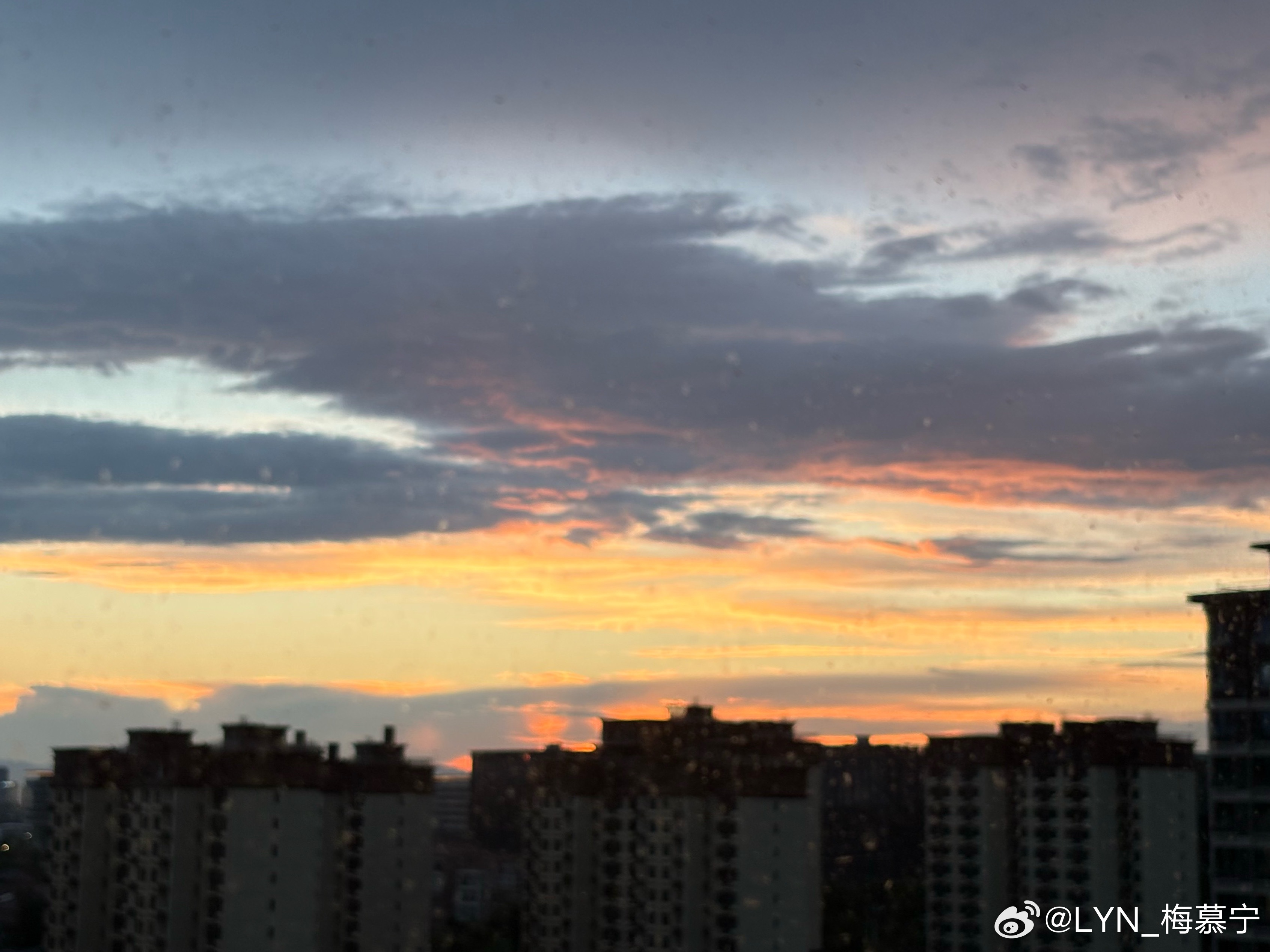 人生漫漫，你走过的路，读过的书，爱过的人，路过的风景，经历过的往事，都会使你成为