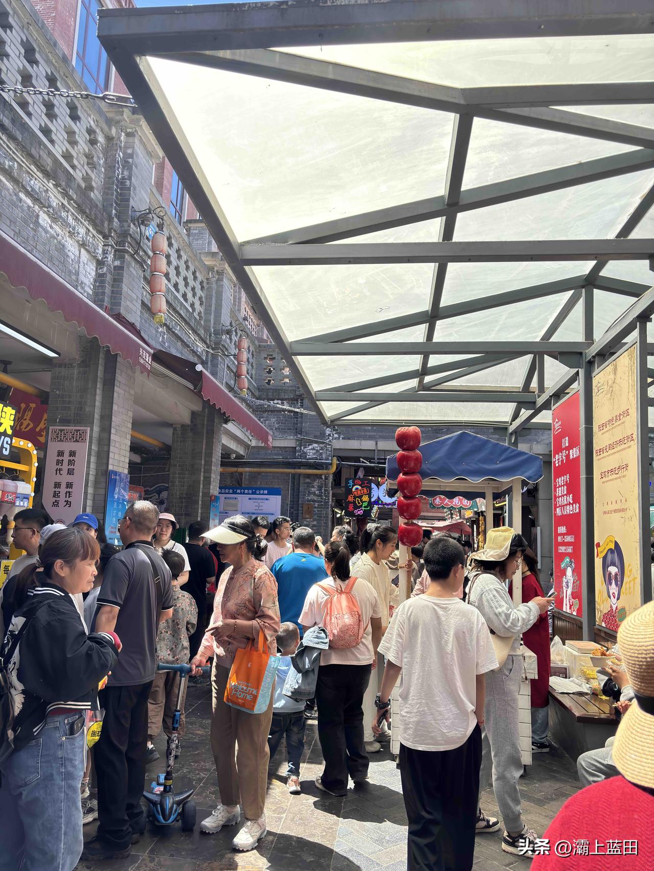 宝鸡陈仓老街，名字虽然叫老街，但看着是新建的景区，不是那种真正意义上的老街，估计