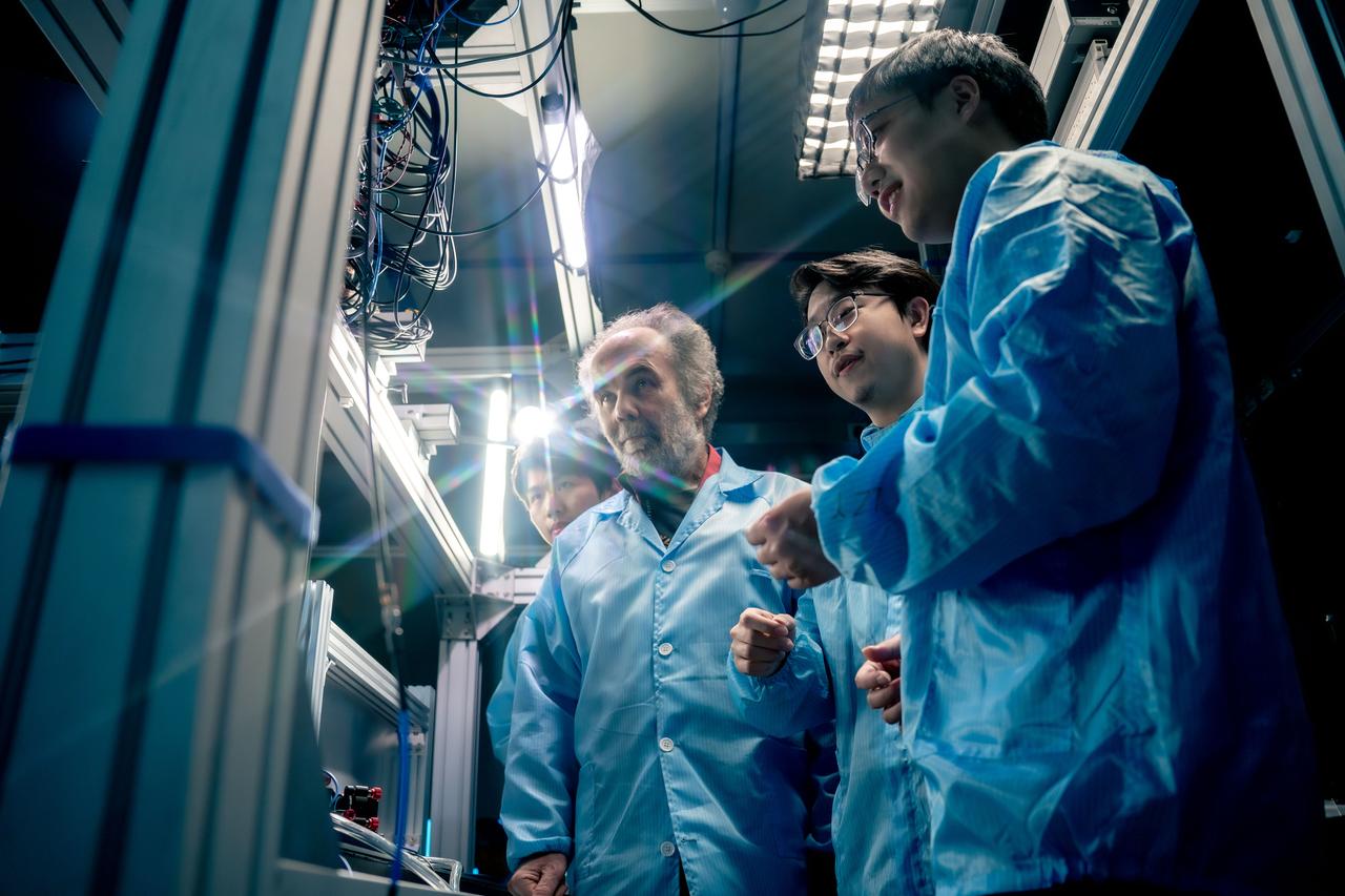 我国科研找暗物质这事儿，还真不好说多久能有突破。暗物质可神秘了，它不发光也不反射