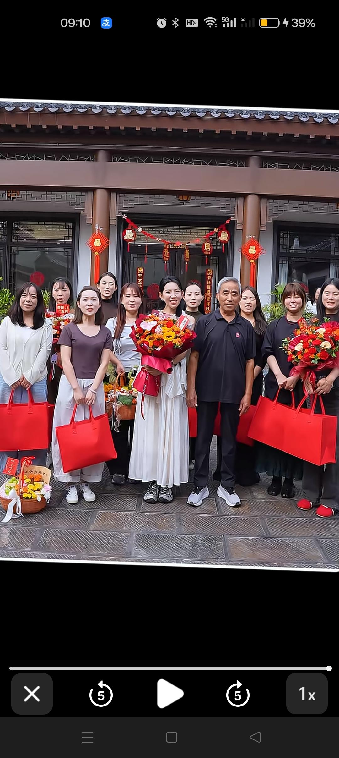 麦小登加新房乔迁啦😍



她说：我们父女俩一路被大家见证的新中式一层小院终于