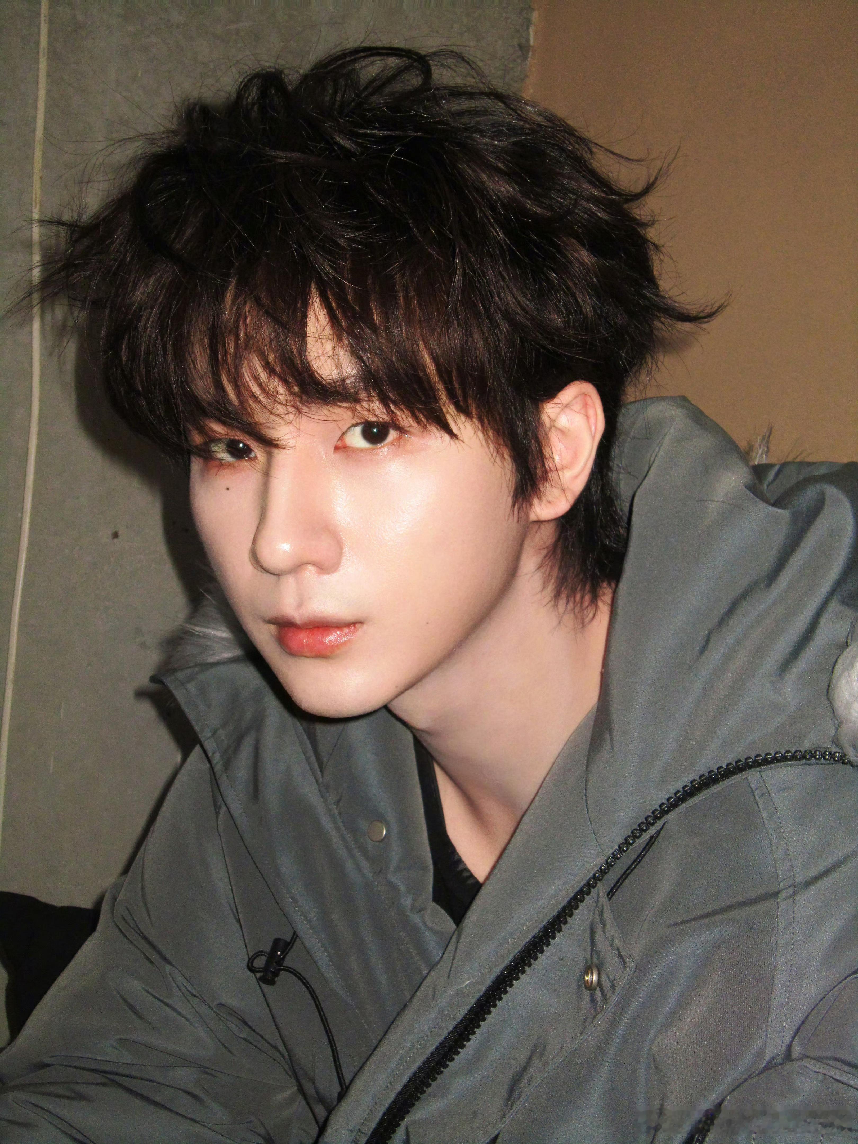 李宏毅最新状态，哥们确实帅啊 