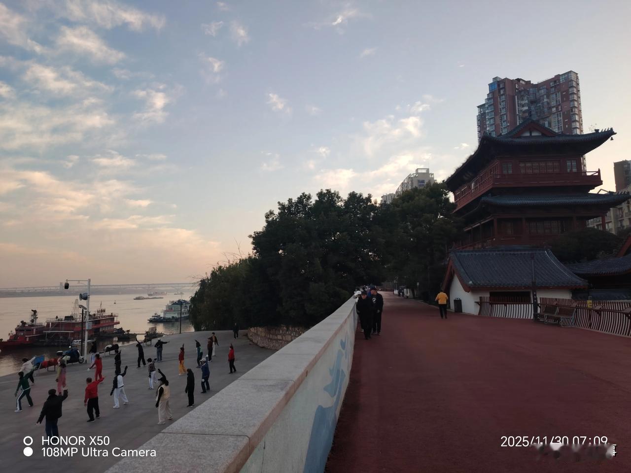 晒图笔记大赛11月30日长江岸边《浔阳楼》下晨练打卡
