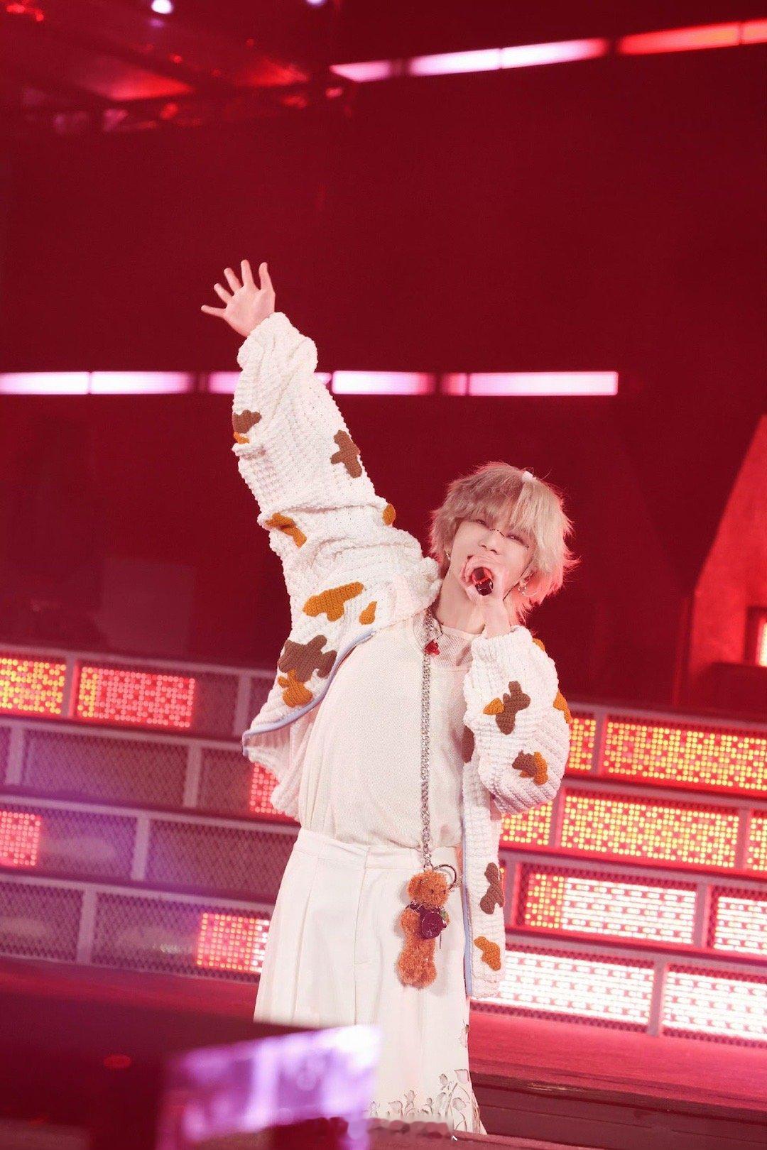 #华晨宇 山海# 讲个热知识：华晨宇直播出道的，凡是歌唱比赛没拿过第二名以下。1