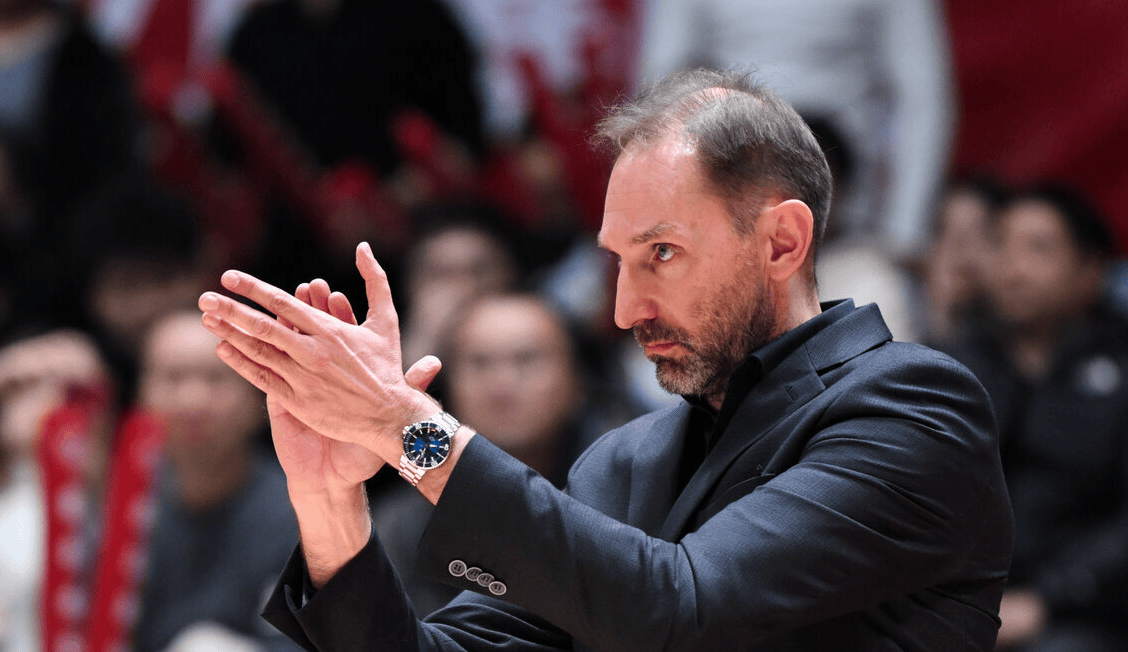 法莱卡斯：主力打太久比较疲劳影响命中率，但还要表扬球员