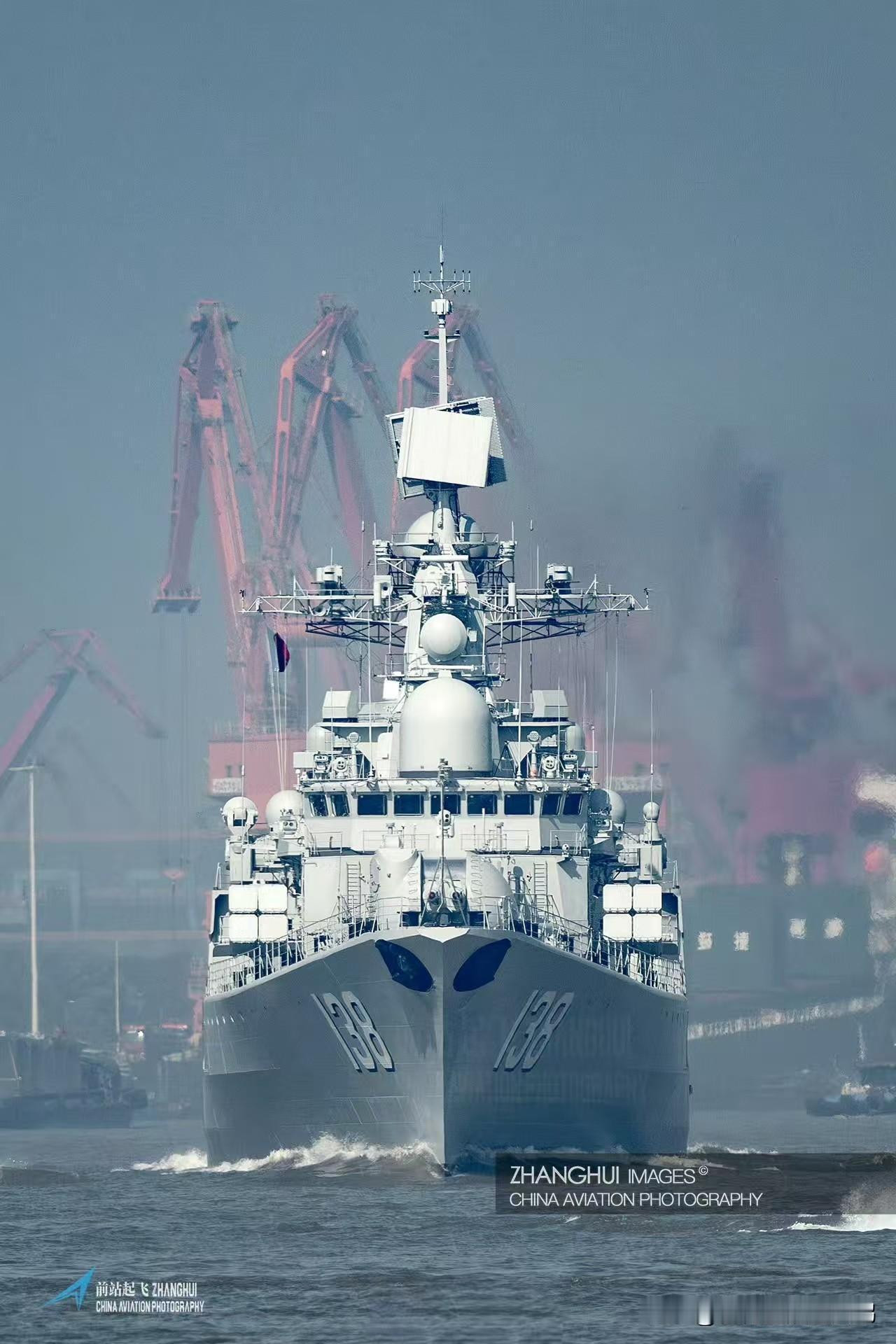 “俄罗斯驱逐舰在中国获得新生”——经现代化改装后的138“泰州”舰在人民海军成立