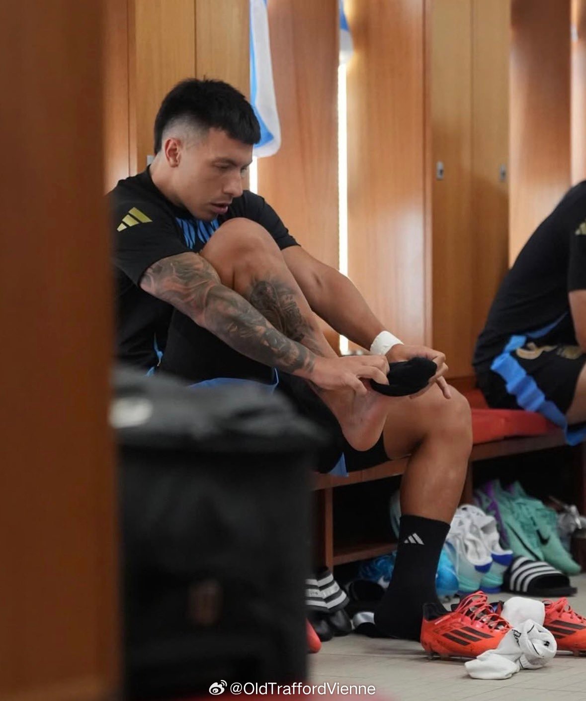 利马已经随队阿根廷国家队，俱乐部也希望他保持恢复性训练，早日回到一线队之前有消息