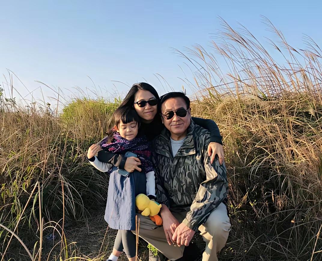 男人的嘴，骗人的鬼。尔冬升前妻万万没想到，当初说好的丁克，坚决不要孩子，却转头跟